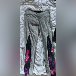 Victoria’s Secret Pink leggings